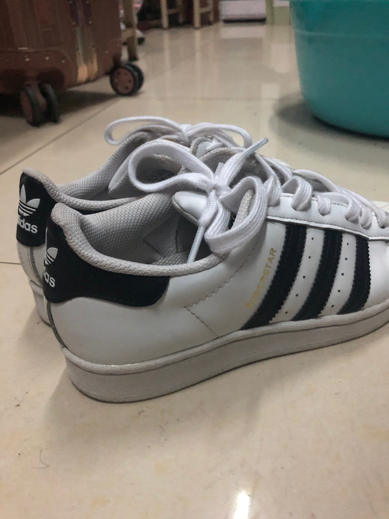 adidas贝壳头金标36.5