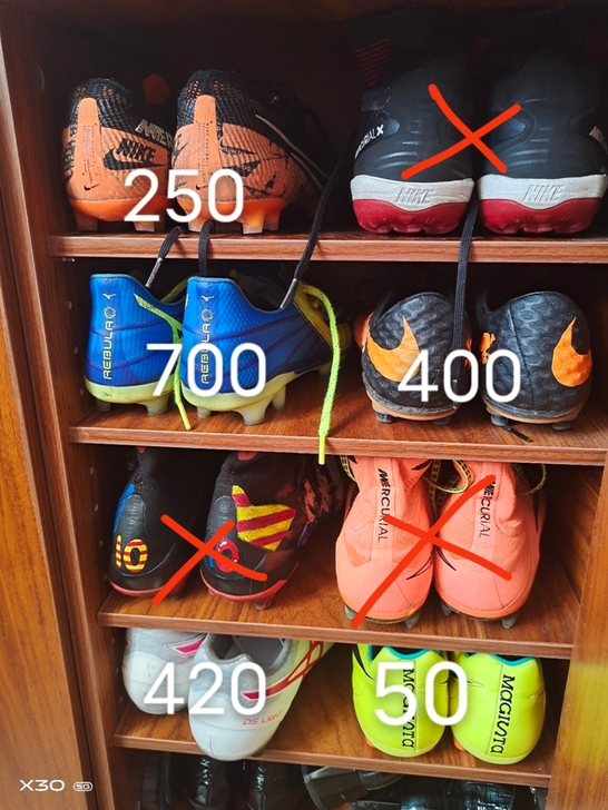 受伤了，卖一下以前的足球鞋，都是42.5或...