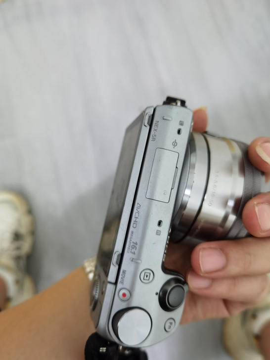 索尼微单nex-5R 16-50套机 ，成...