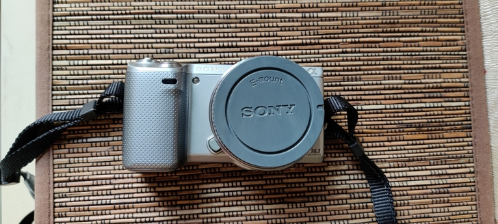 索尼微单nex5n，有触摸屏