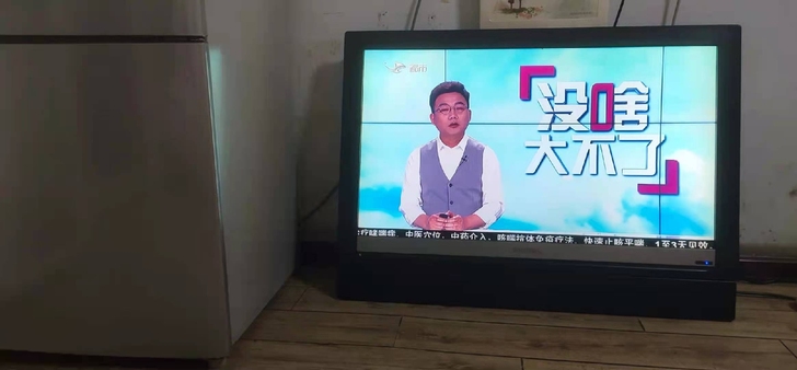 飞利浦37寸电视，购买时一万多，画质清晰，...