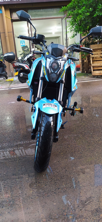 新到货一台枭锋9号  双缸400CC  维...