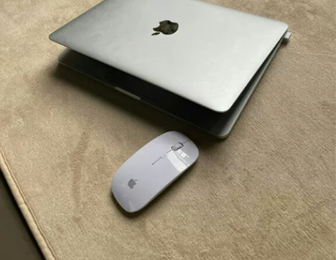 2020年在实体店购买，MacBook P...