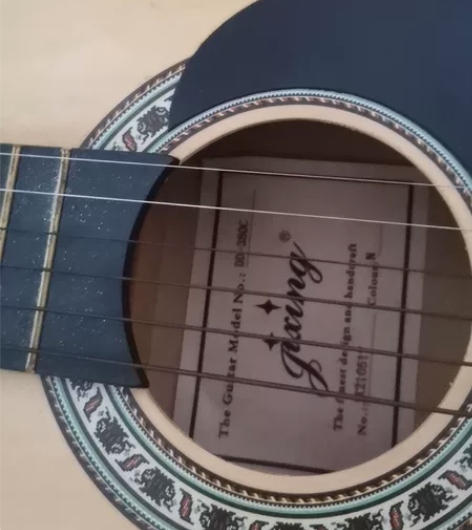 吉他100元，大鹏新区自取。 感兴趣的话点...