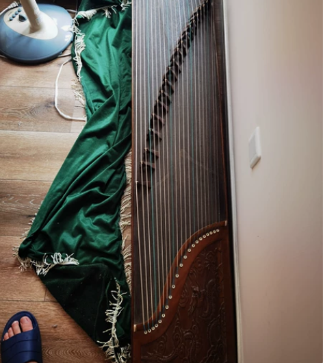 99新自用闲置古筝，但实际是没怎么弹过。有...