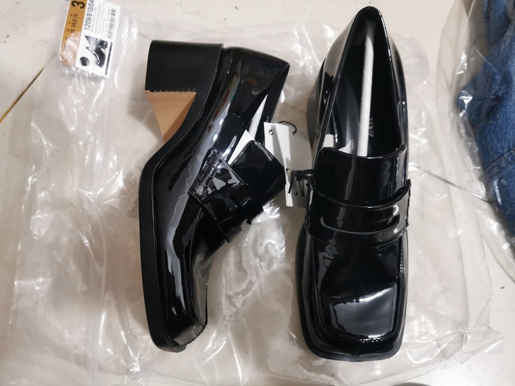 zara全新皮鞋  全新带吊牌 喜欢联系我哦