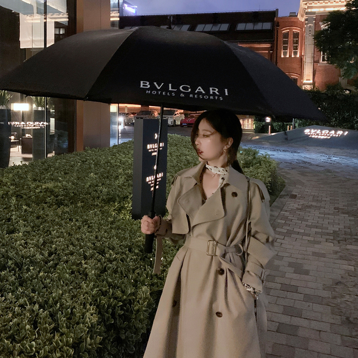 byyou 风衣，仅回来试穿一下。