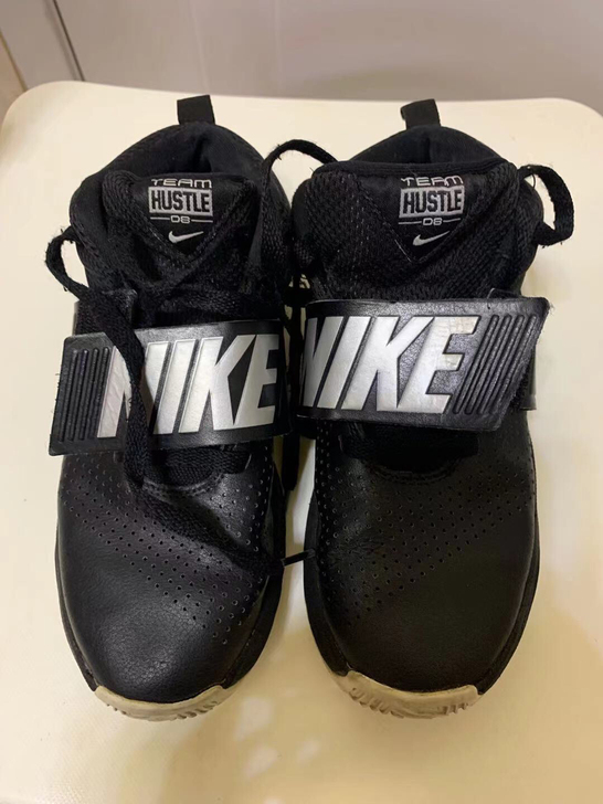 耐克男鞋，孩子穿着小了，37.5号，23....