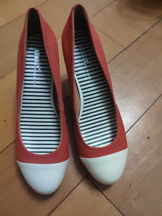 全新星期六时装鞋，38码，高8CM，有防水...