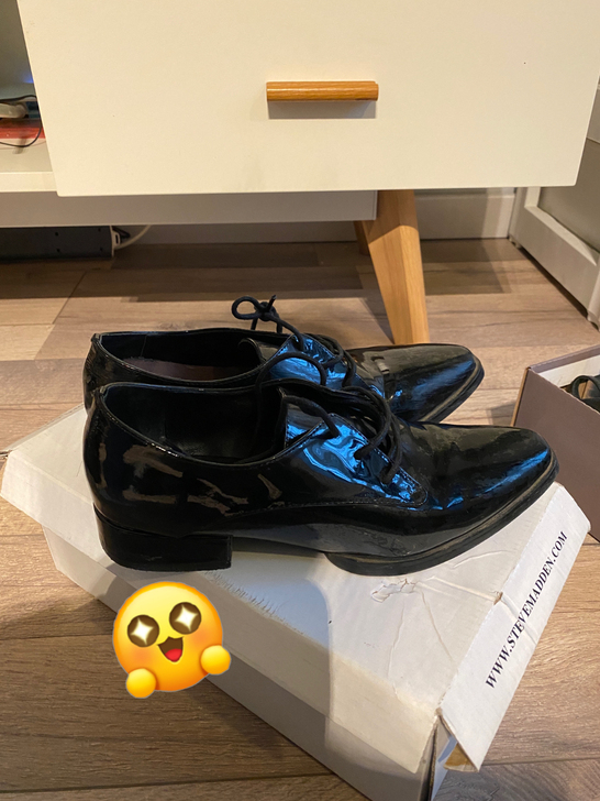 英伦皮鞋买了没穿几次，鞋子太多穿不过来，漆...