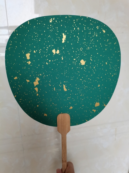 鎏金无骨宫扇原价18元，现价6.5元。