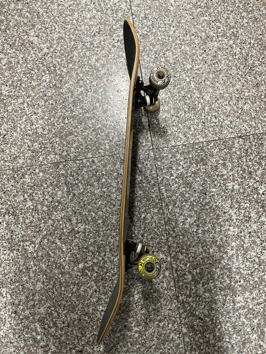 DBH专业滑板 大二380入 就滑了六七次...