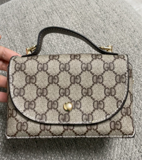 女士小包包，单肩斜挎手提包，全新的，没用过...