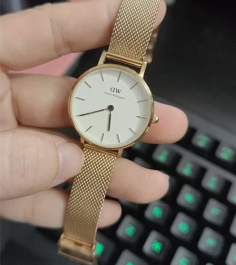 闲置低价出DW手表,不包邮,广州番禺广场附...