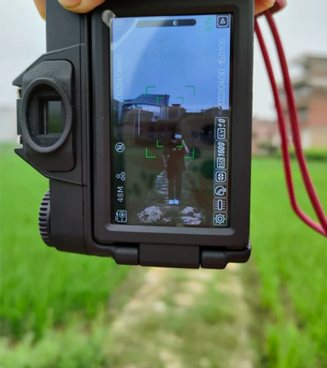 出一台索达佳相机，急着出，九成新 送32G...