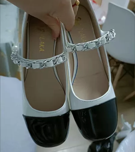 出全新玛丽珍鞋，40码的，跟4.5厘米，闲...