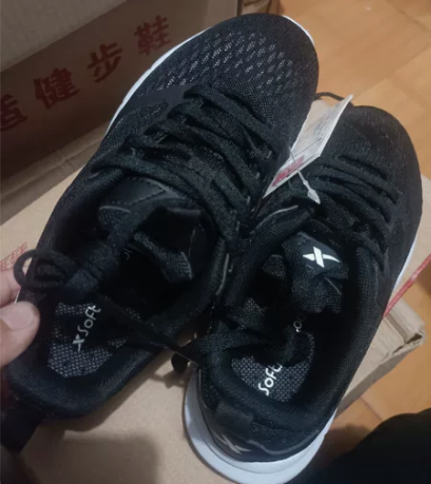 33码全新正品特步跑鞋男童透网鞋，内长20...