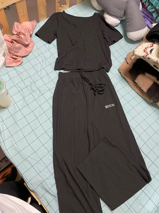 黑色抽绳短袖加黑色阔腿裤 上衣17.9 裤...