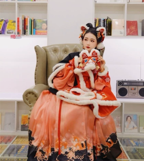 新年战袍！子颂东方美学 小老虎绣花明制袄裙...