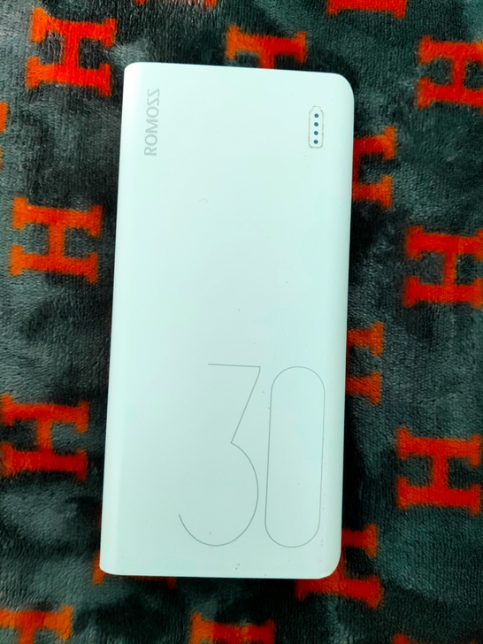 罗马仕充电宝,移动电源3万毫安,低价出售不...