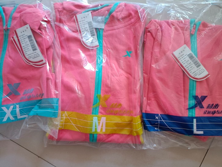 正品全新特步女上衣，自提30元一件，M(1...
