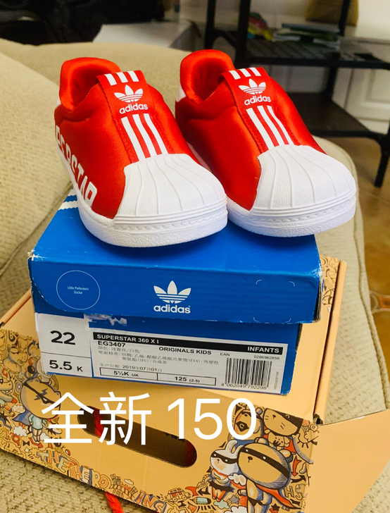 专柜购买的阿迪红贝壳 娃娃鞋太多 来不及穿...