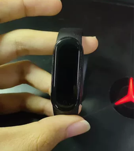 出小米手环5NFC 屏幕成色如视频,保护的...