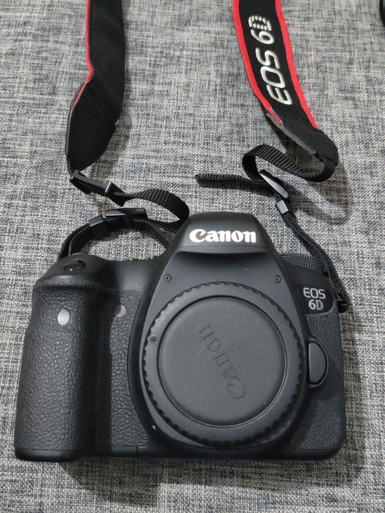 97新佳能6D 全画幅专业单反相机机身，带...