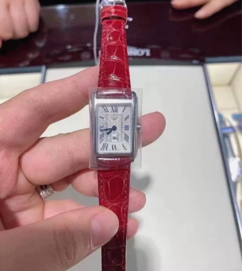 代购囤的，正品浪琴手表，全新，低价出 是正...