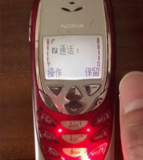 诺基亚 8310 经典手机 成色如图，一切...