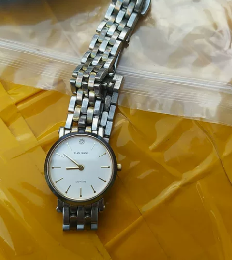 天王女款手表 在走 当配件卖 感兴趣的话点...