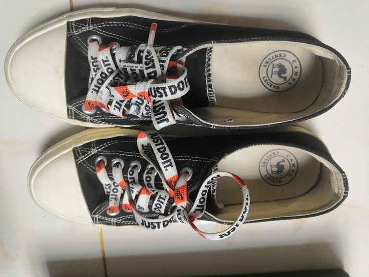 买了没怎么穿过，脚长得太快，小了，正品骆驼...