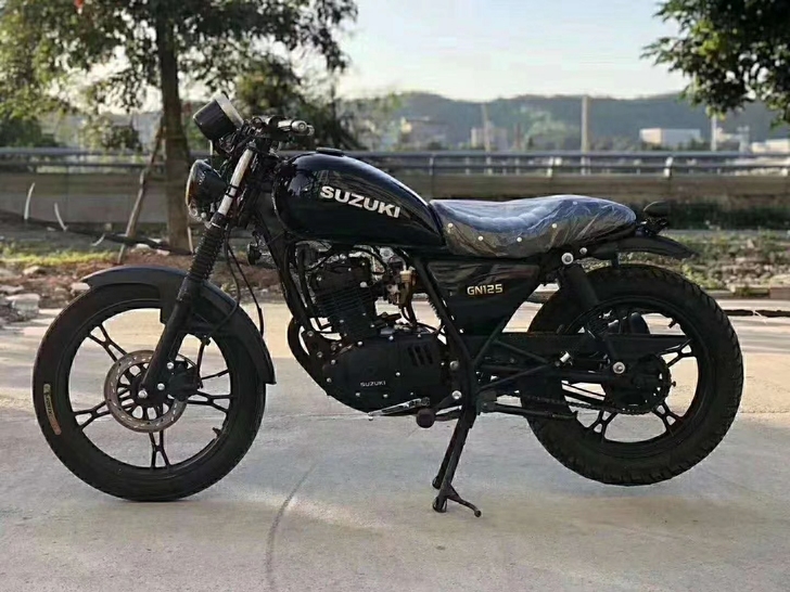 铃木复古街跑125C  九五成新 车况完美...