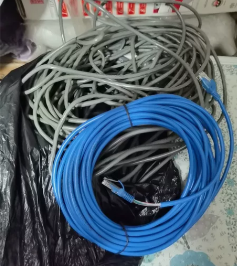 网线，灰色十米一根，95新，蓝色应该是至少...