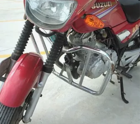 邻居家个人的铃木125摩托车，原装未动过。...