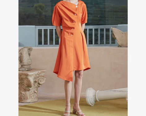 荷叶边门襟飘逸光泽绸连衣裙Even Vin...