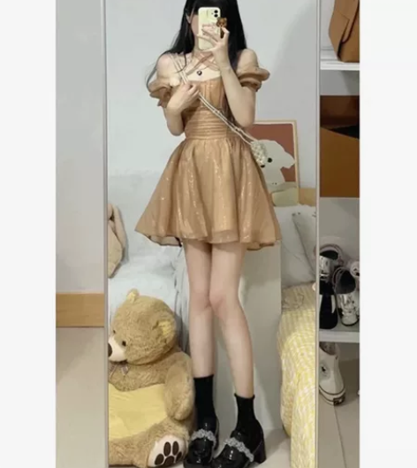 裸茶碎冰 显白梦幻收腰显瘦泡泡袖前短后长连...