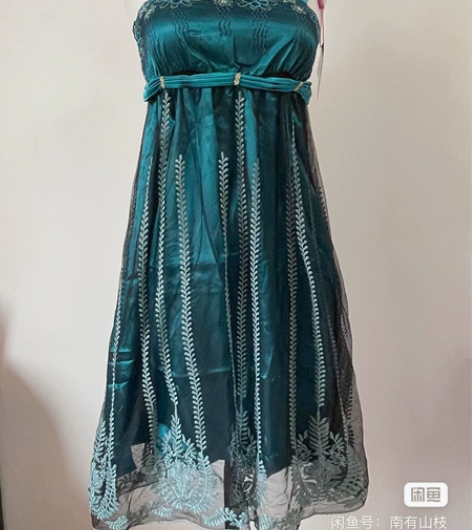 吊带连衣裙   有弹力胸围80-84  A...