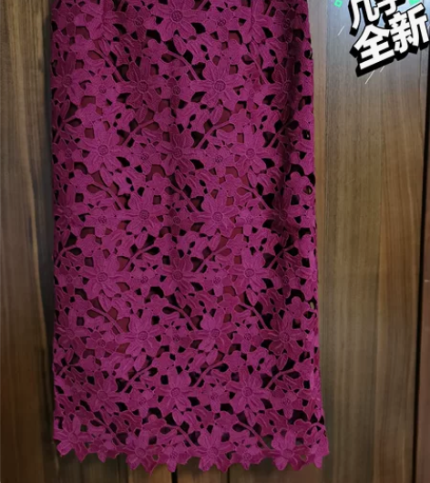 铅笔裙，过膝盖，s码，腰部有弹力，硬质蕾丝...