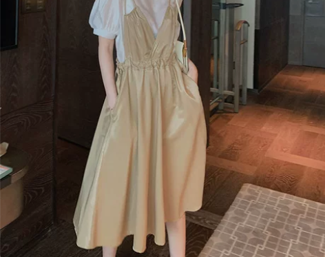 2021年网红街拍可盐可甜炸街港风复古ch...