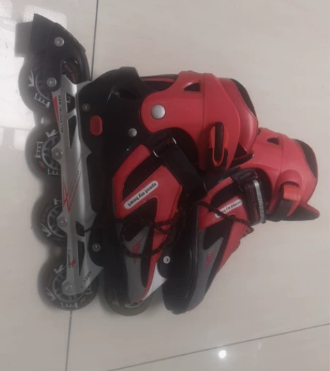 8、9层新的捷豹旱冰鞋，原价300，43尺...