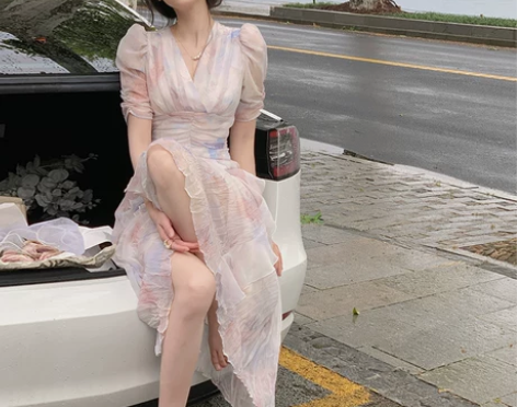 从一 V领印花连衣裙夏女高级感小众设计仙女...
