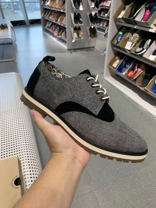 Toms 布洛克雕花帆布休闲鞋，全新！vi...