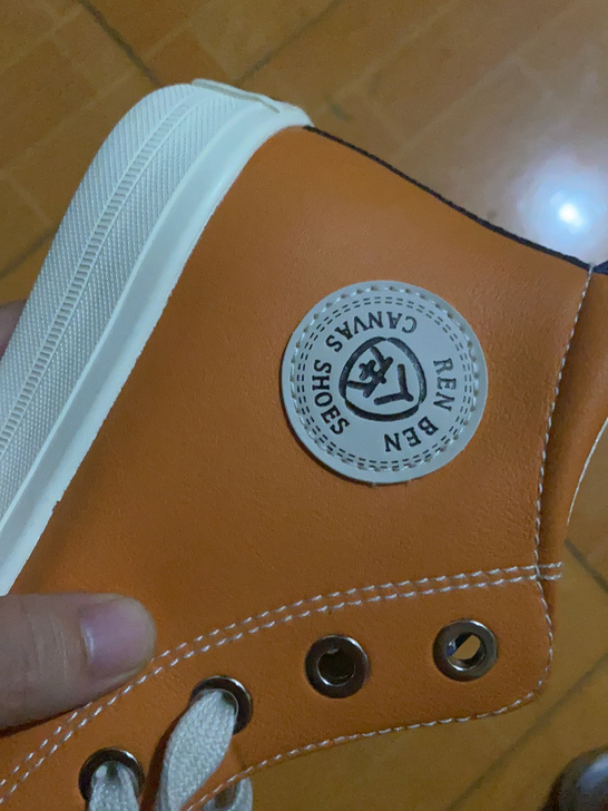 人本帆布鞋 皮面的 38码全新