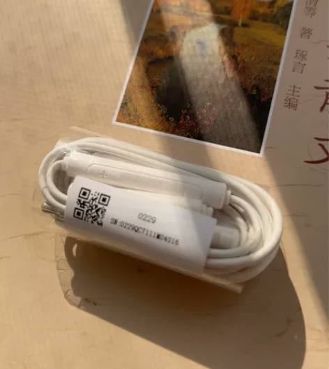 荣耀耳机，手机自带的一次也没用过，比一般耳...