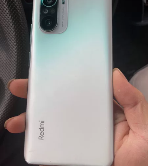 红米k40,8加128。屏幕无划痕。 感兴...