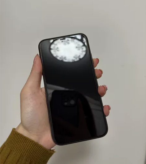 出自用iPhone 11 黑色 128GB...