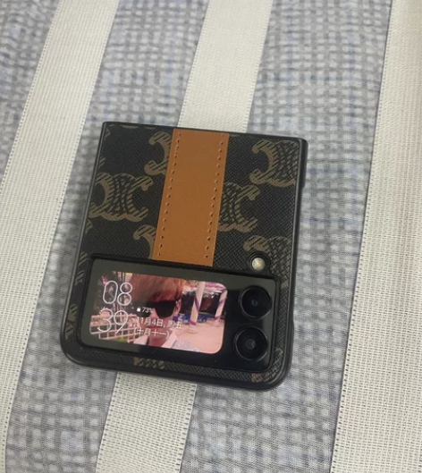 刚买一个星期的三星zflip3手机5G内存...