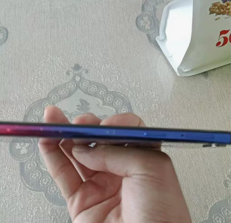 OPPOR15过生日姐姐送的，9新无磕碰，...