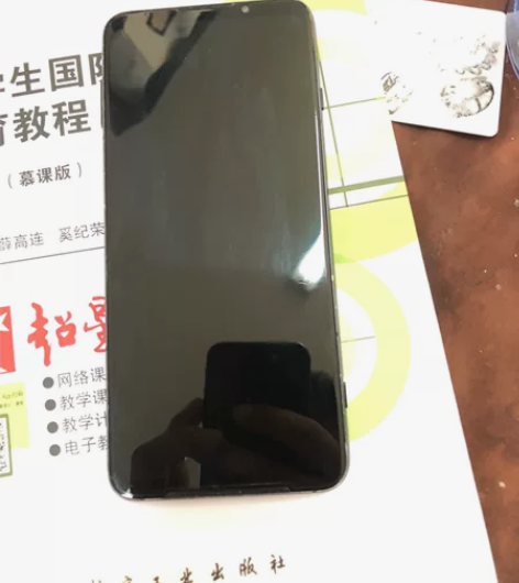 出黑鲨3s完美原装拆机屏，带指纹的，贴膜使...